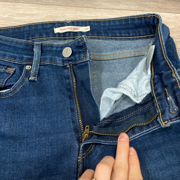 Levi’s Classic Blue Women's Jeans Denim Waist 27 - Picture 7 of 13